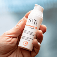 SVR AK SECURE DM PÄIKESEKAITSEVAHEND MITTEMELANOOMSE NAHAVÄHI JA AKTIINILISE KERATOOSI PROFÜLAKTIKAKS SPF50+ 50ML